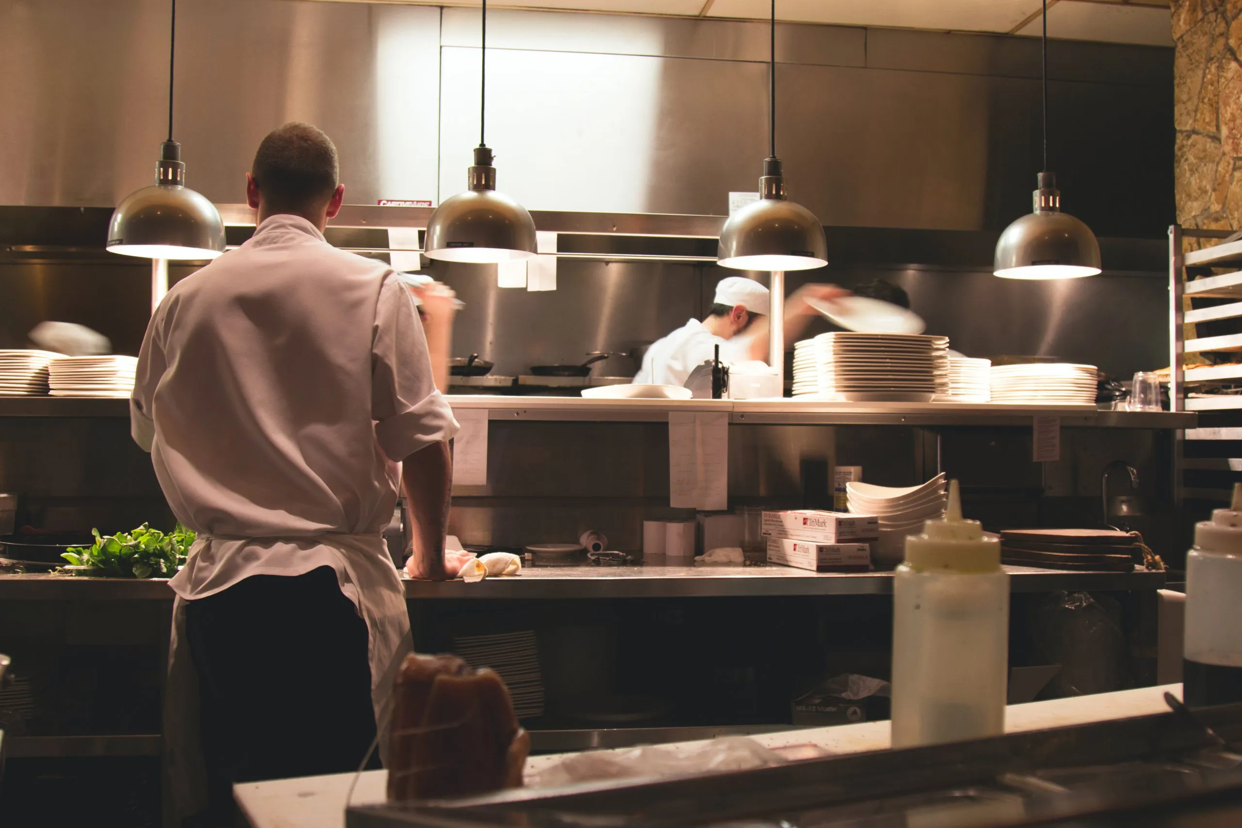 Van bestelling tot bezorging: alles wat je moet weten over het concept donkere keuken