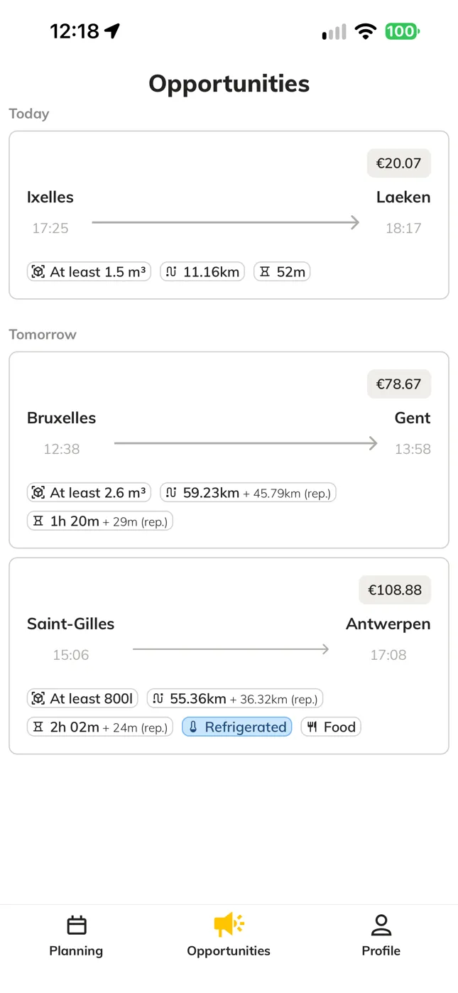 The Opportunities screen in the Shippr courier app: three missions leaving Ixelles, Brussels and Saint-Gilles, each with its pay, its distance and how long it takes.