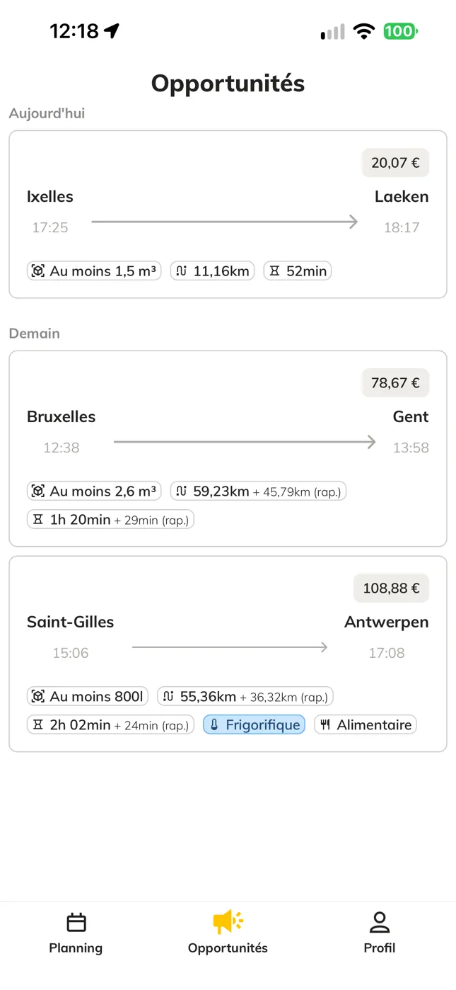 L’écran Opportunités de l’app livreur Shippr : trois missions au départ d’Ixelles, de Bruxelles et de Saint-Gilles, chacune avec sa rémunération, sa distance et sa durée.